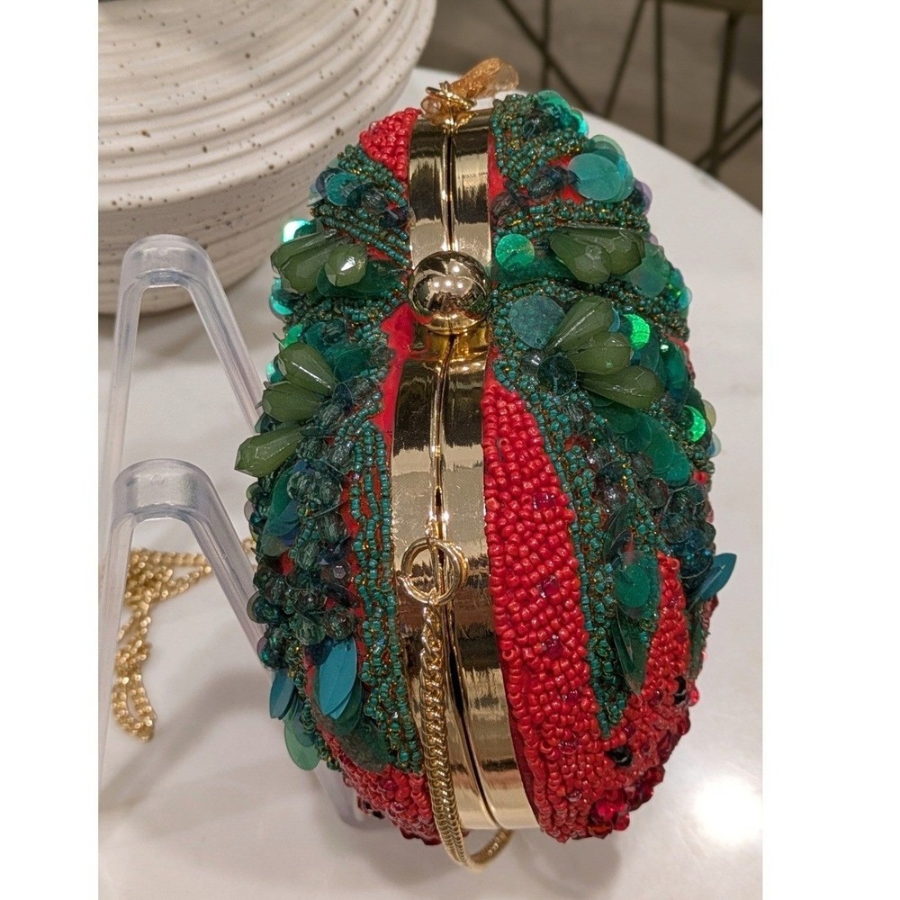 NWT Women's Beaded Strawberry Crossbody Handcrafted in India Novelty Bag - Picture 3 of 11
